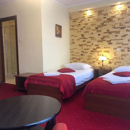 צ'סטוצ'ובה Hotel Sekwana מראה חיצוני תמונה
