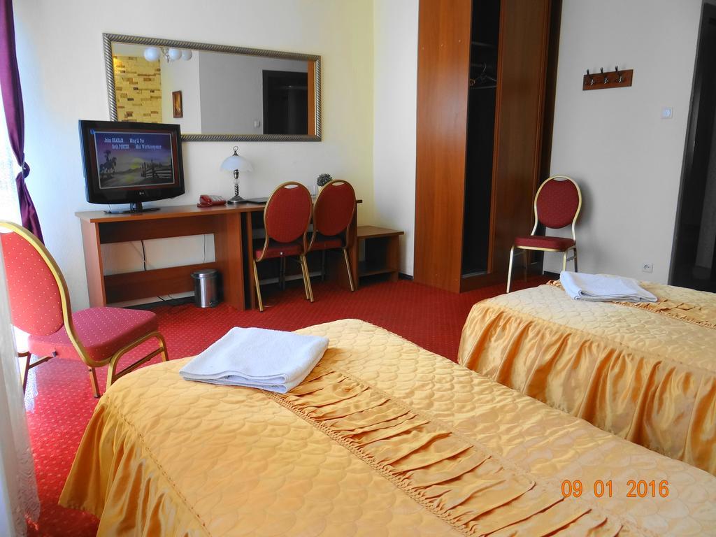 צ'סטוצ'ובה Hotel Sekwana מראה חיצוני תמונה