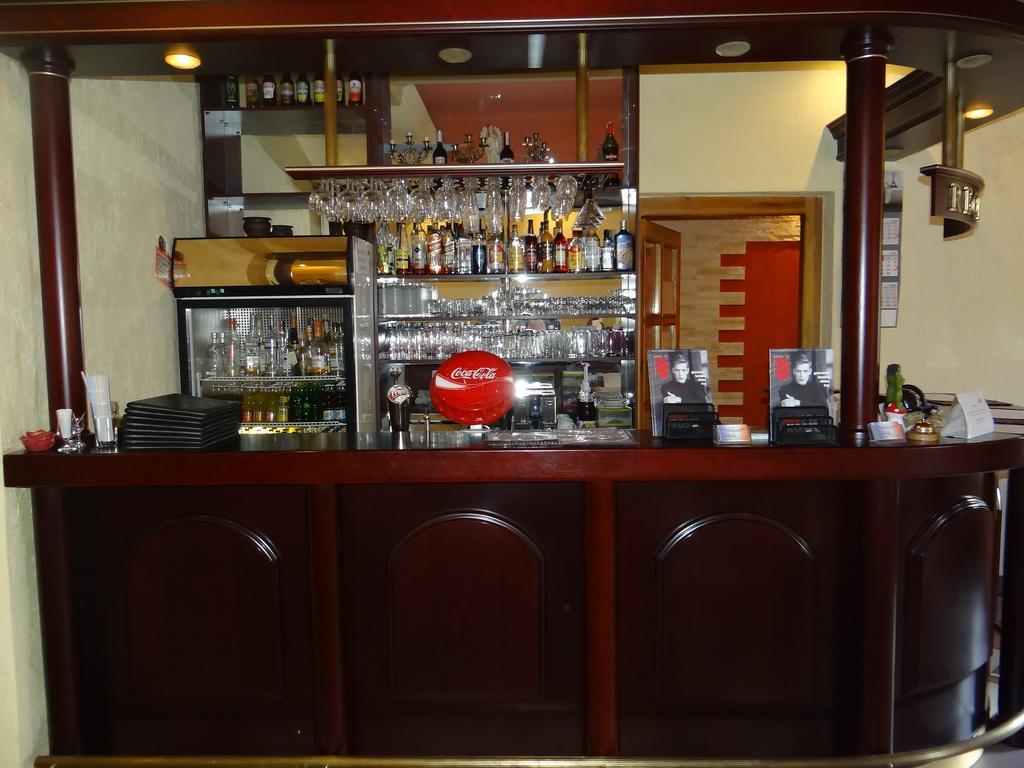 צ'סטוצ'ובה Hotel Sekwana מראה חיצוני תמונה