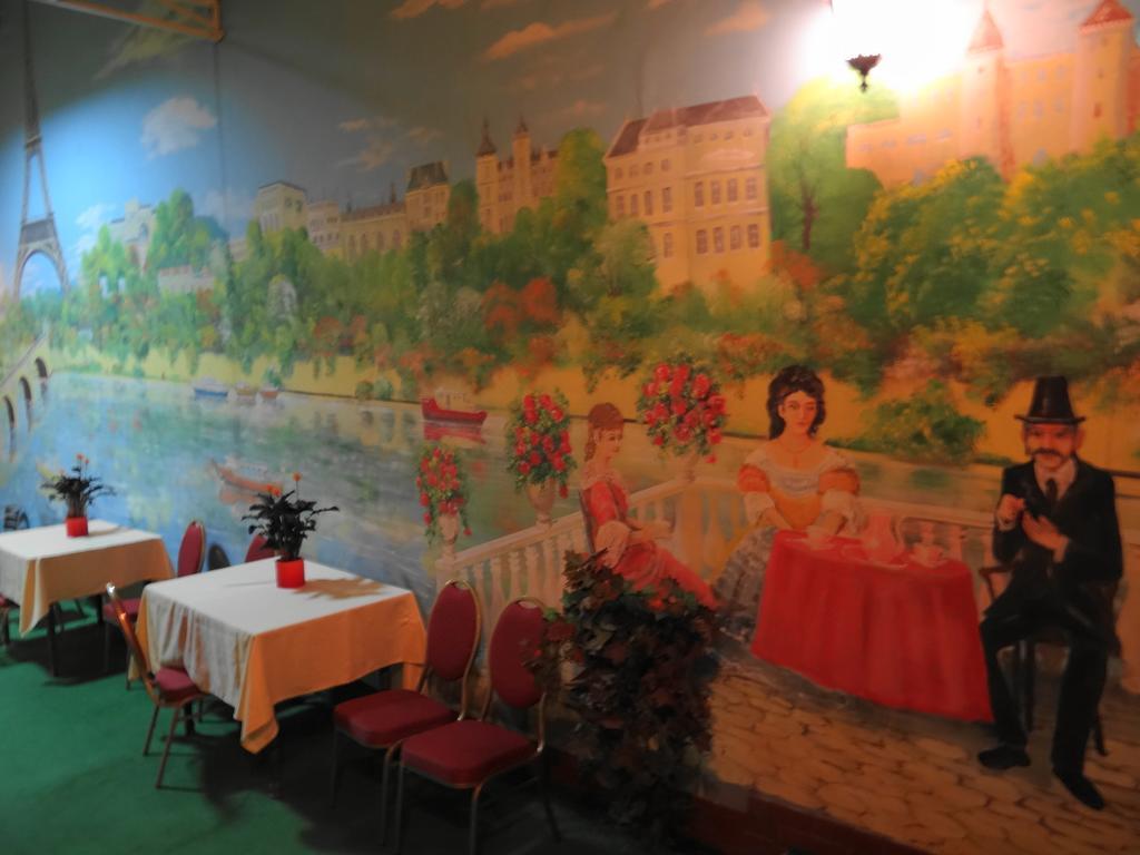 צ'סטוצ'ובה Hotel Sekwana מראה חיצוני תמונה