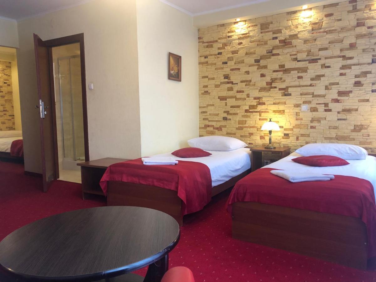 צ'סטוצ'ובה Hotel Sekwana מראה חיצוני תמונה