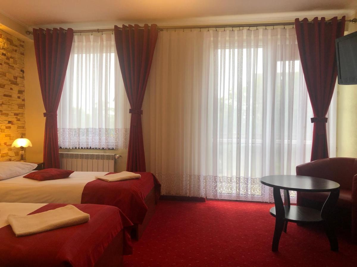 צ'סטוצ'ובה Hotel Sekwana מראה חיצוני תמונה