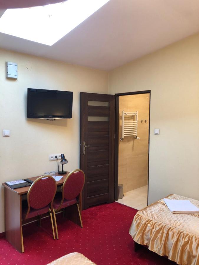 צ'סטוצ'ובה Hotel Sekwana מראה חיצוני תמונה