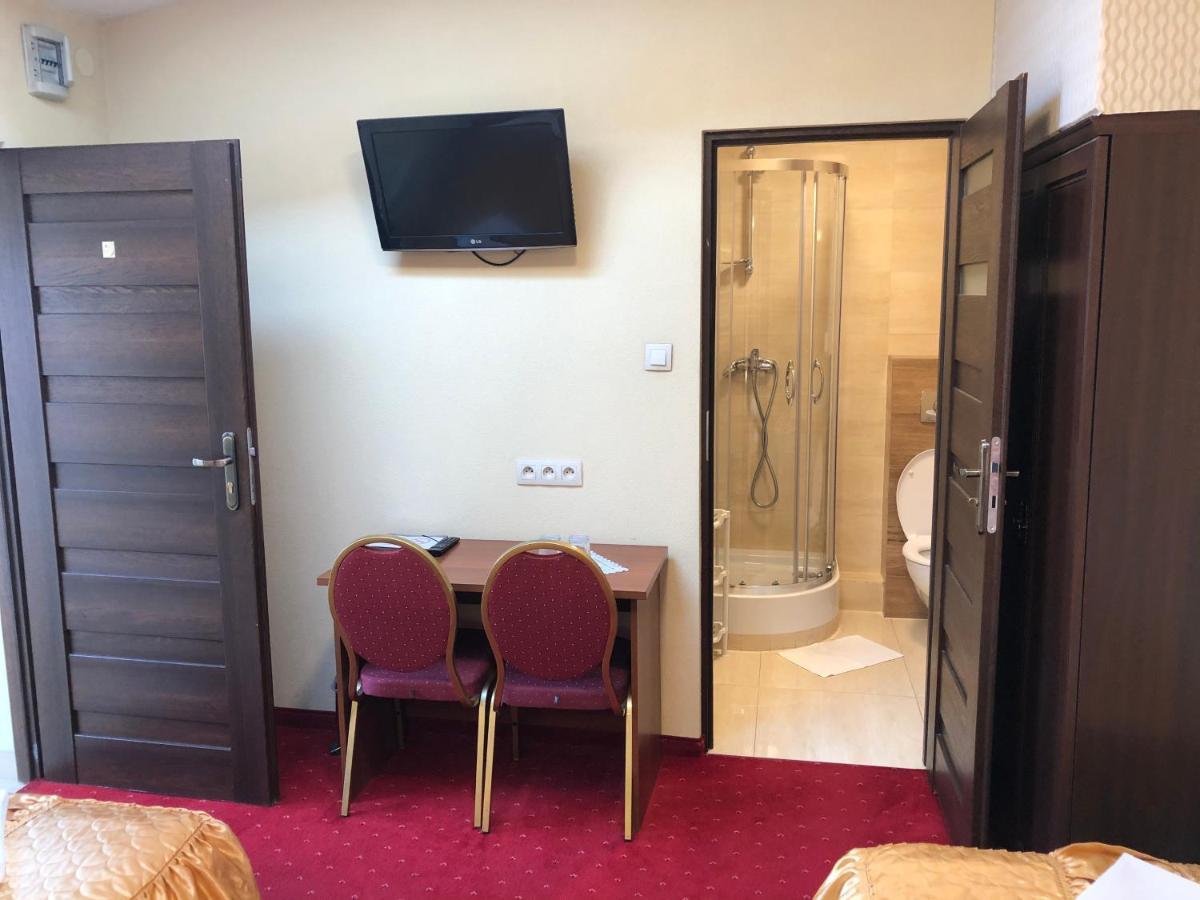 צ'סטוצ'ובה Hotel Sekwana מראה חיצוני תמונה