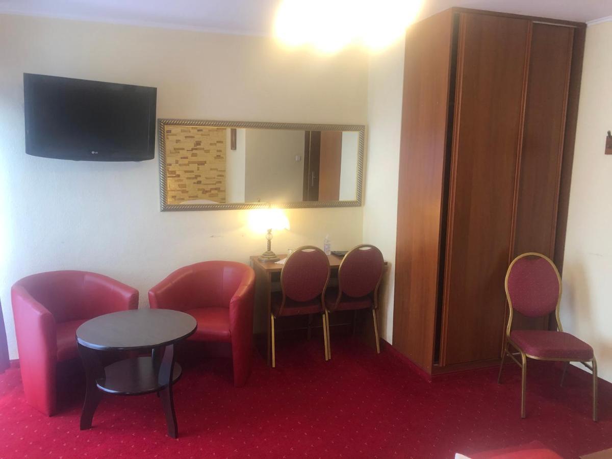 צ'סטוצ'ובה Hotel Sekwana מראה חיצוני תמונה