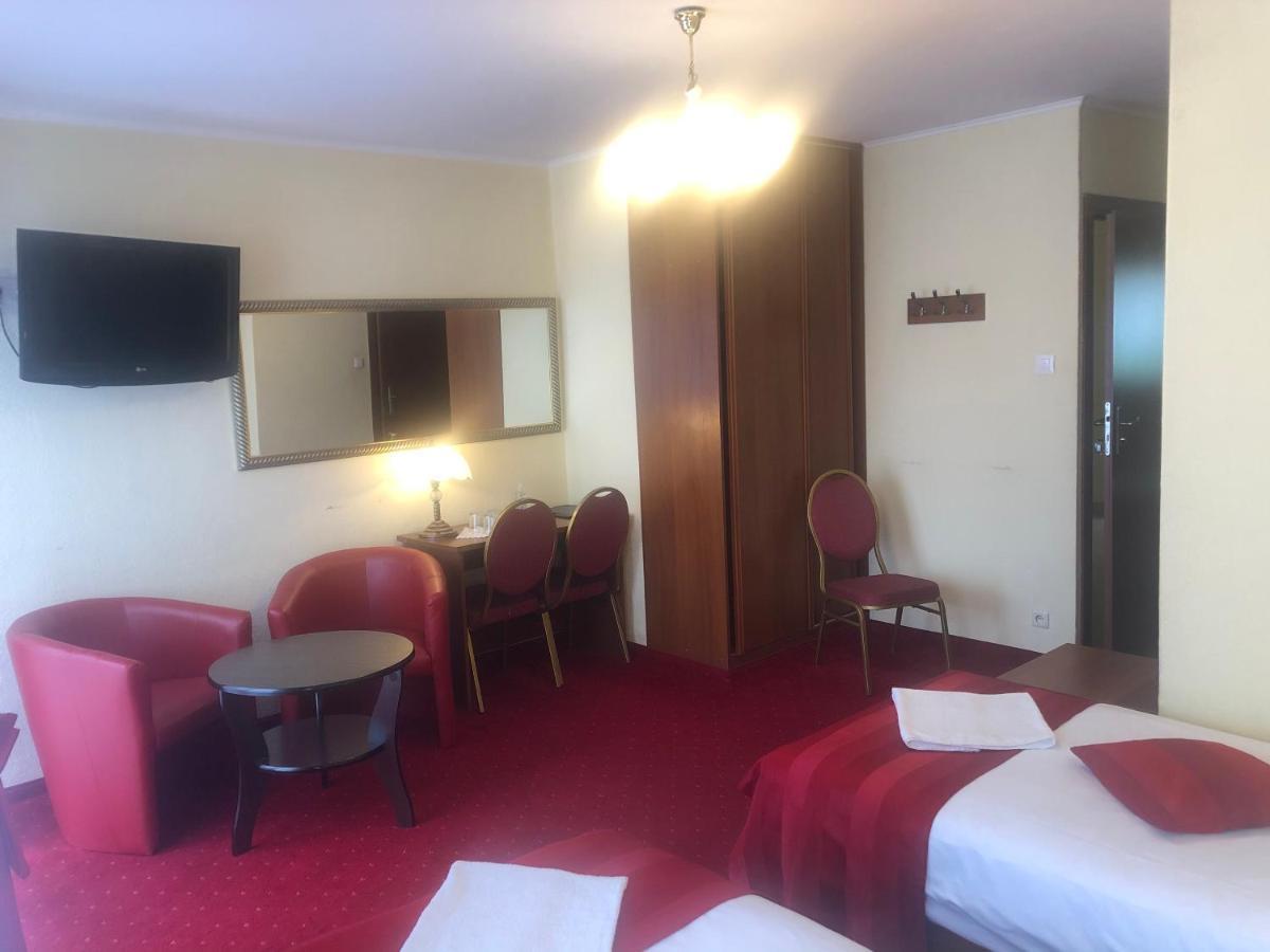 צ'סטוצ'ובה Hotel Sekwana מראה חיצוני תמונה